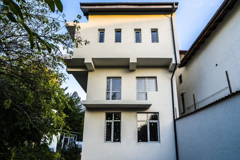 Apartament 3 camere, 2 bai, 2 balc., bloc nou, finisat la cheie, centrala termica